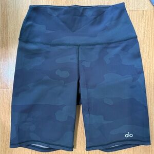 ALO Yoga Women's Camo Shorts